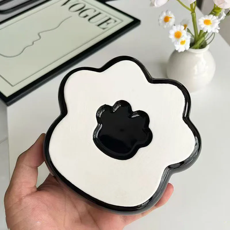 Futon Cartoon Ceramic Cat Paw Ashtray Home Living Room Anti-Dust Creative Decoration Storage Cute Animal Shaped Ashtray view 3