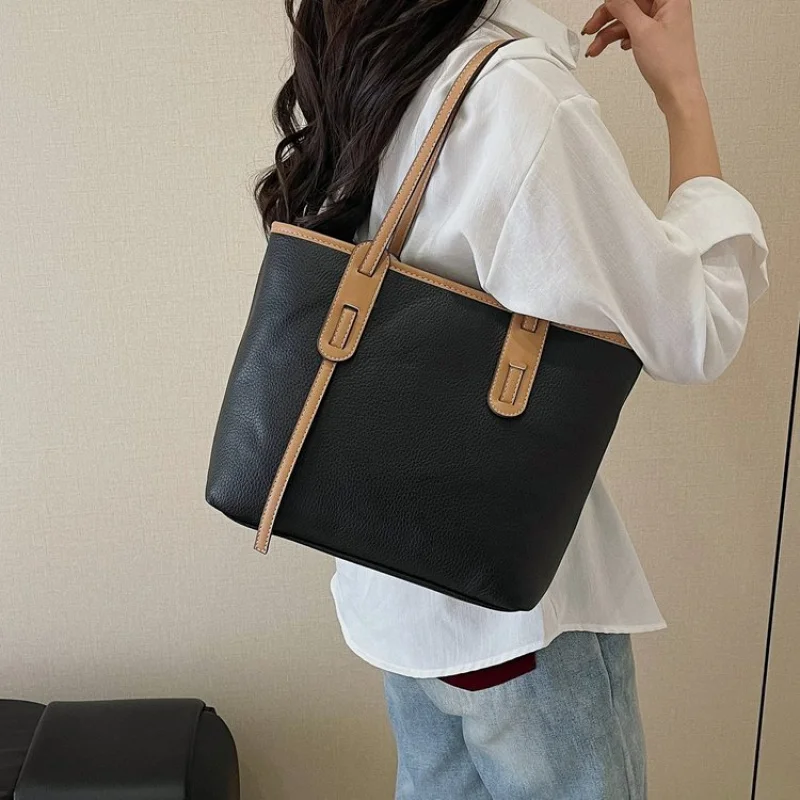 

Deluxe Women's Shoulder Bag Made Of Moor-Printed Leather Featuring Luxor Casual Elegant Lightweight Soft Look​