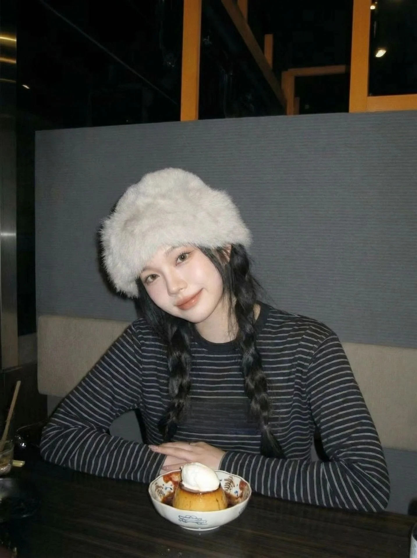 

Comfortable Long Sve T-irt Women's Loose Fit Casual Commute Sle Striped Letter Print Korean Version Winter Collection