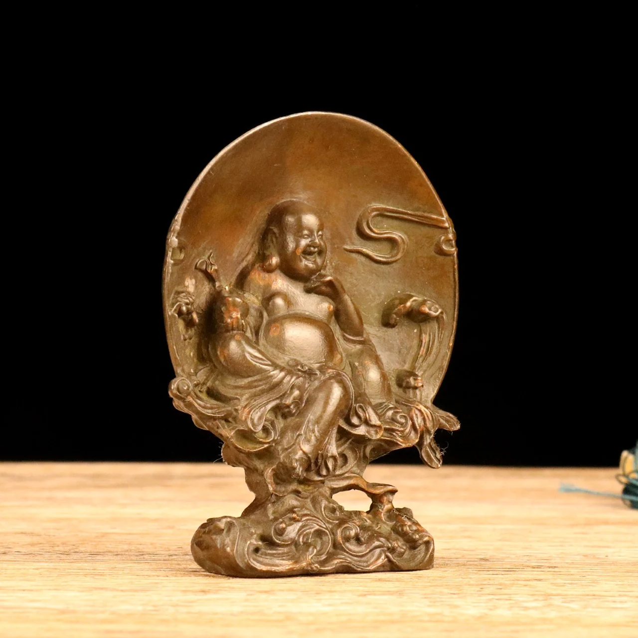 

Alloy Maitreya Buddha Weight 540g Left and right width 8cm, front and back length 2.7cm, height 10cm