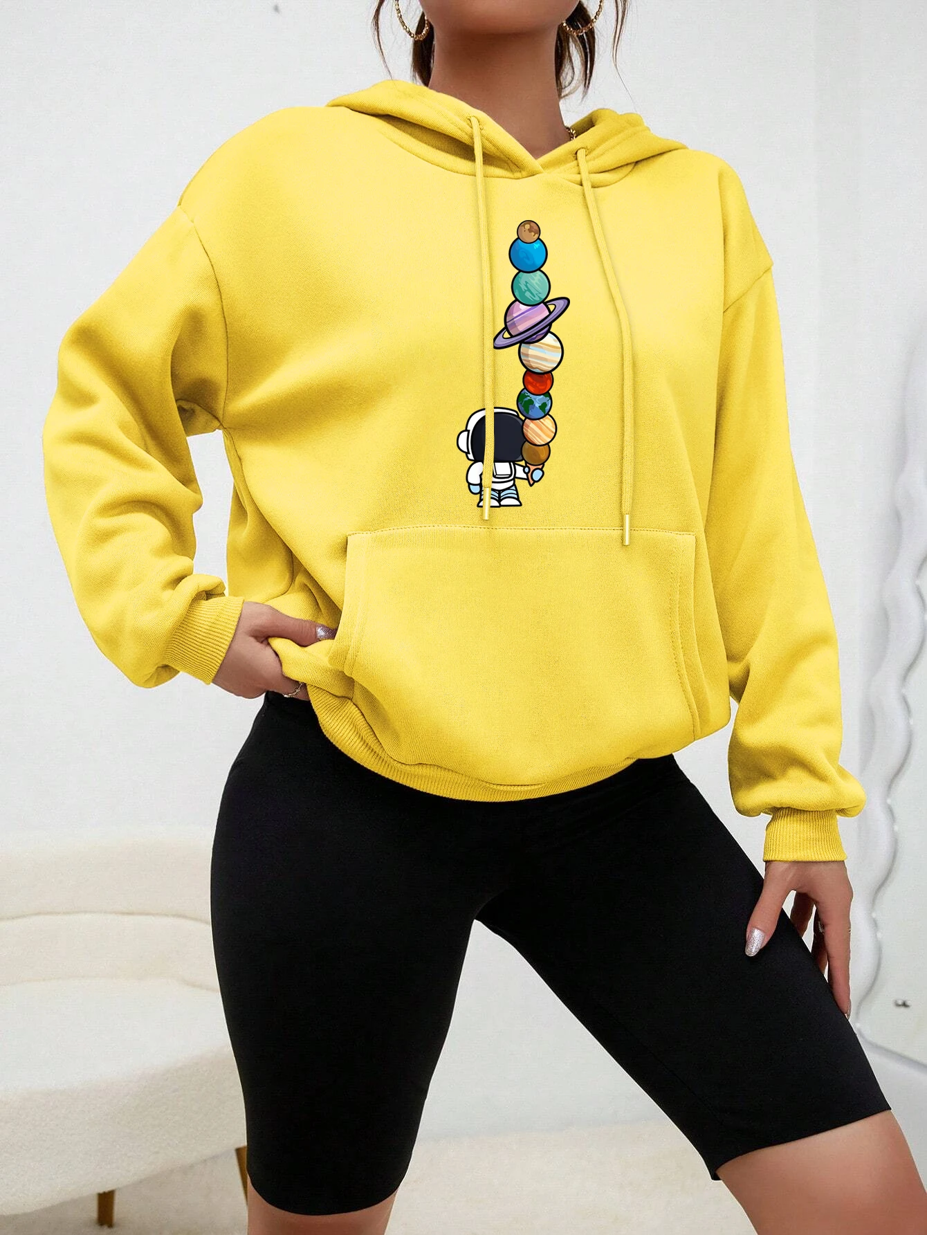 Astronauts Holding Planets Printing Women Hoody Fashion Fleece Hoodies Autumn Pocket Pullover Multicolor Female Streetwear