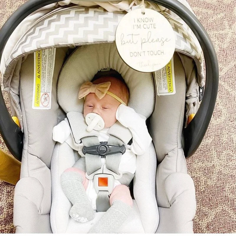 7 cm „Nicht anfassen“-Etikett für Autositz und Kinderwagen, Holzetikett aus Naturholz, Neugeborenen-Accessoire, perfekt als Geschenk zur Babyparty, Babyzimmer-Dekoration – Detail 3