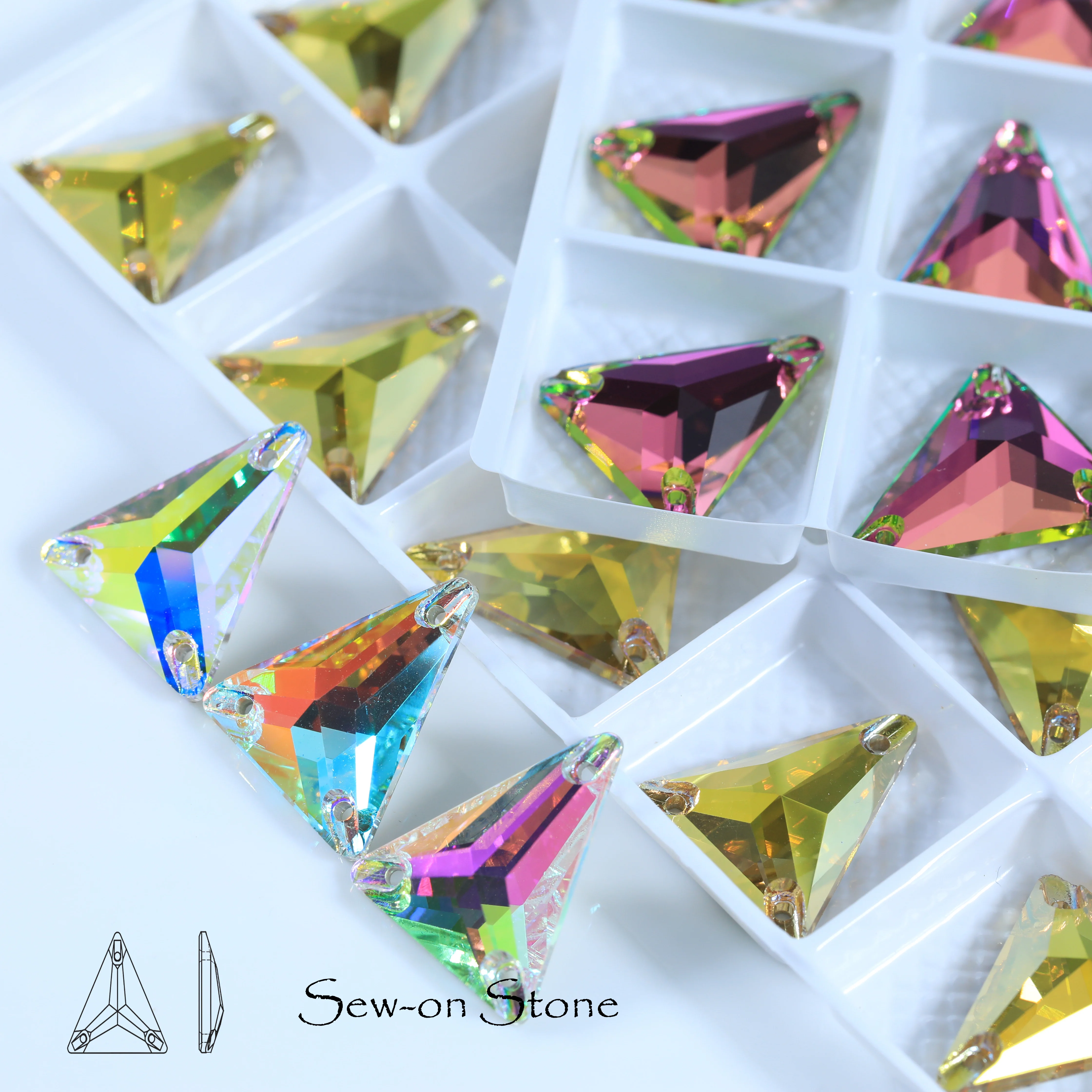 Dreieckige K9 Kristall-Aufnähsteine, Hochglänzende Glas-Strasssteine für Hochzeitskleider, Latein-Tanzkostüme, Schuhe, DIY-Schmuckdekoration – Detail 3
