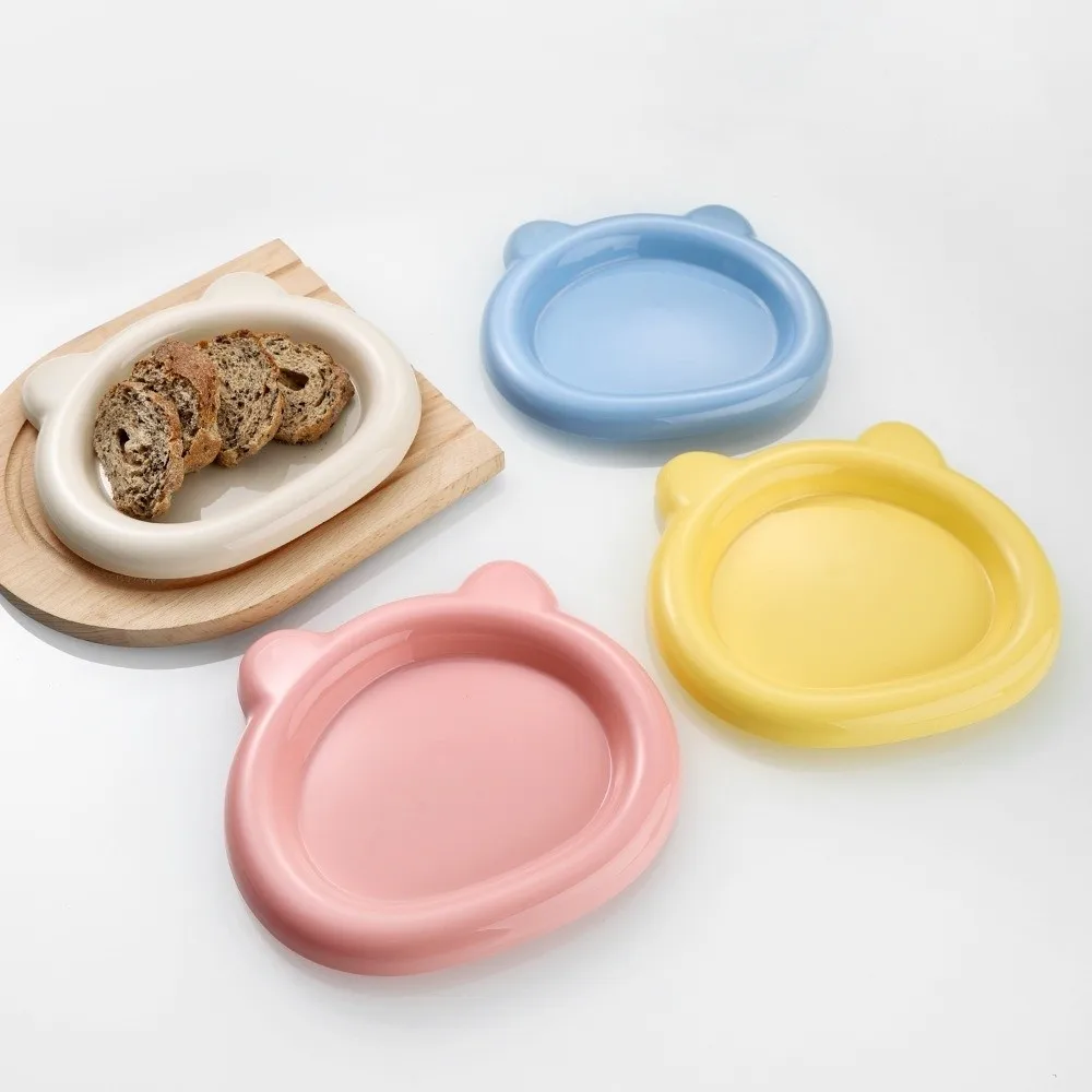 Durable Plastic Bear Shaped Pet Plates Food Grade Unbreakable Cat Food Plates Colorful Stackable Pet Snack Dish for Pet Meals