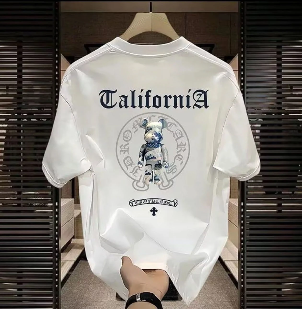Retro Gothic California Text And Bear Graphic Back Print Men Made Of 100% Cotton Perfect Summer Streetwear And Casual Outfits
