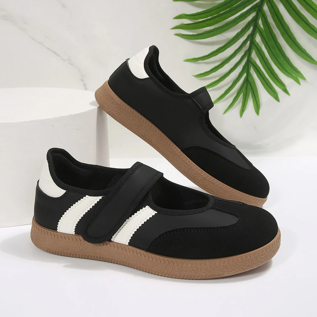 2026 Herbst Damenmode Wildleder-Sneaker mit Doppelschnallen-Metalldetails Leichte Atmungsaktive Bequeme Freizeitschuhe – Detail 12