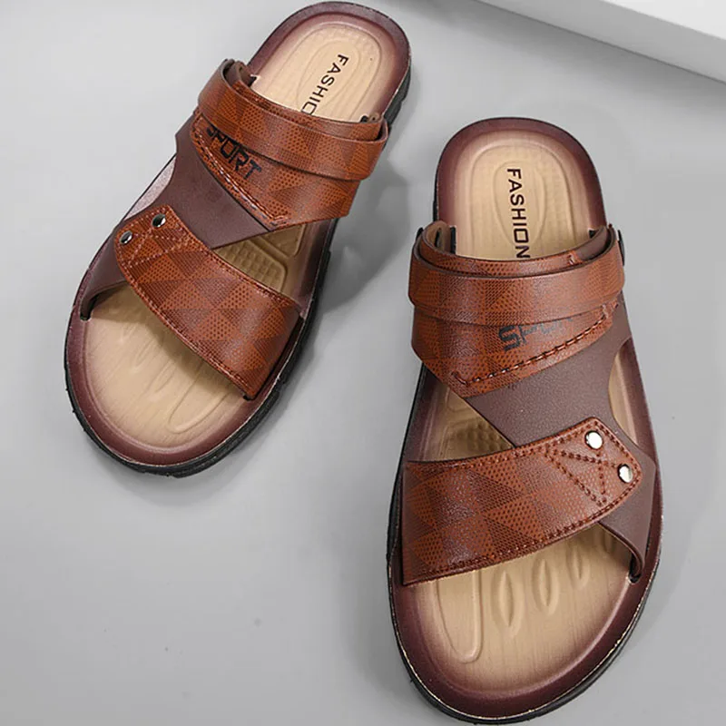 Sandalias de cuero para hombre, zapatos de playa a la moda de verano, zapatillas informales de tendencia masculina, sandalias antideslizantes con punta abierta, zapatos para hombre