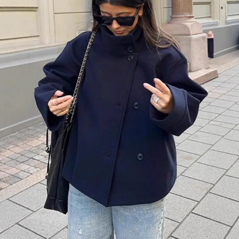 

Chic Short Woolen Coat Women Stand Collar Single Breasted Long Sleeve Pockets Jacket 2026 Autumn Lady Street Commute Outwear New