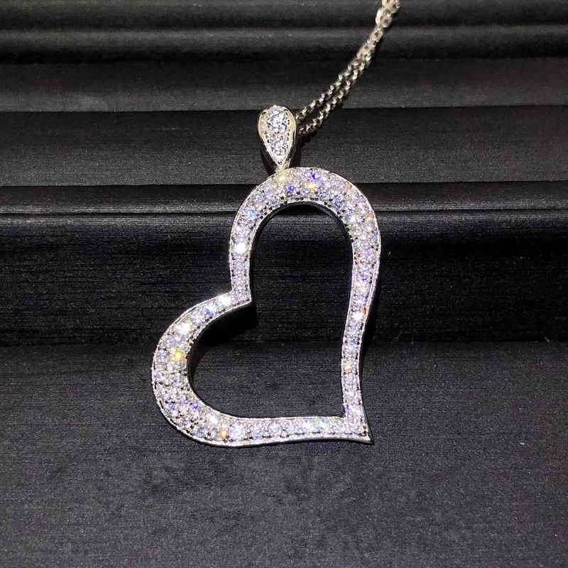 Huitan Chic Heart Shaped Pendant Necklace for Women Bling Bling Cubic Zirconia Love Necklace Wedding Party Statement Jewelry New