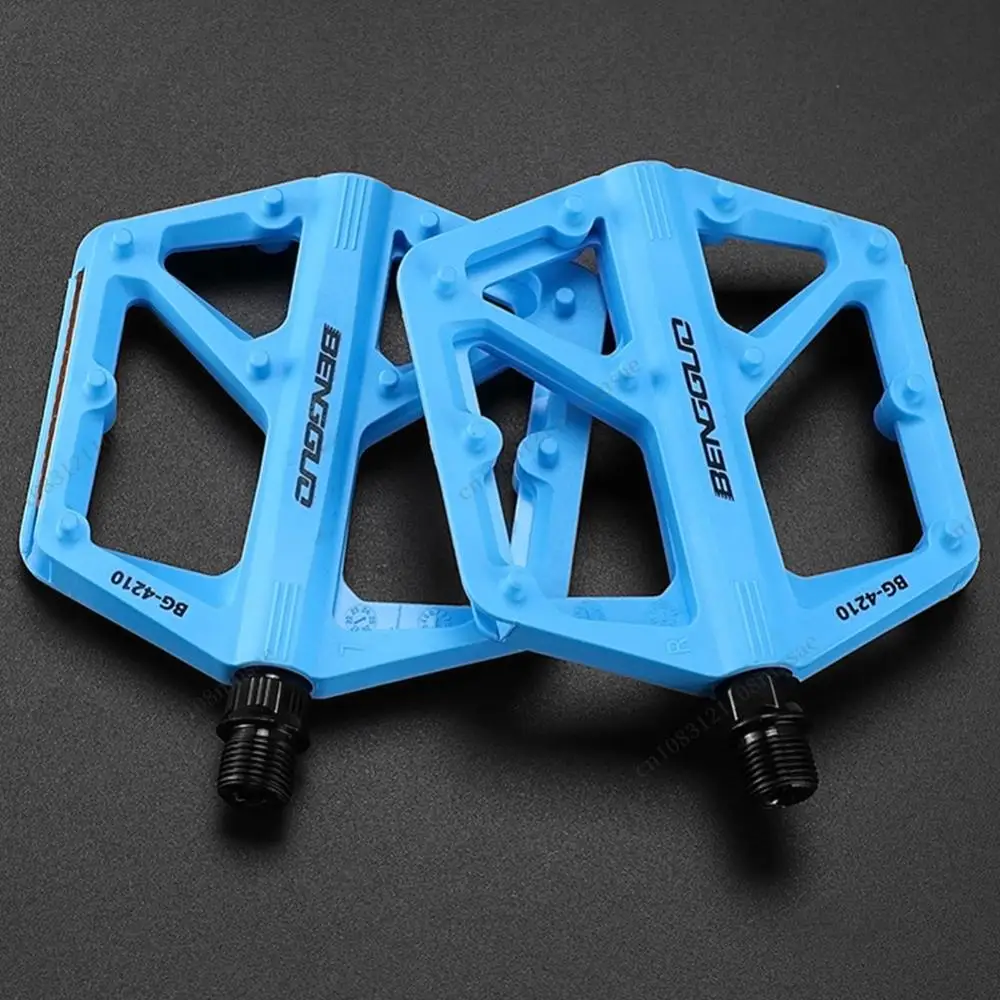 Pedales de bicicleta de nailon con Reflector, rodamiento doble DU, Pedal plano para bicicleta de carretera, pedales antideslizantes ultraligeros, accesorios para bicicleta, 2 uds.