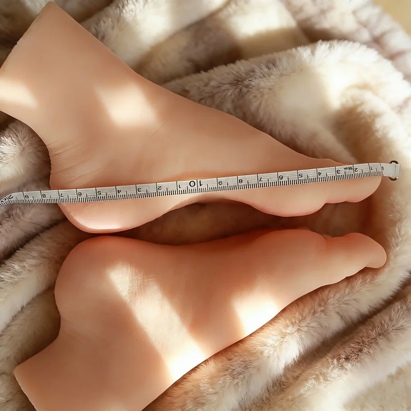 

About 17cm Lifelike Little Foot Model Soft TPE Plastic Nail Practice Manicure Silicone Feet for Tattoo Sketch Shoes Display Prop
