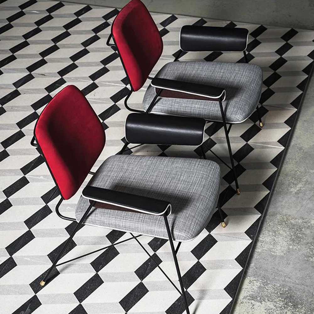 كرسي بذراعين منجد لغرفة المعيشة بتصميم معاصر بإطار أسود على الطراز الشمالي