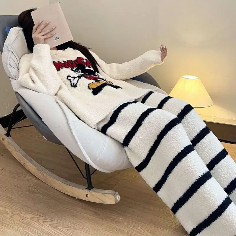 

Cute Donald Duck Print Cream Plush Fleece Pajama Set Warm Soft Comfy Y2K Aesthetic Fashion Oversized Fit Loungewear Sleepwear