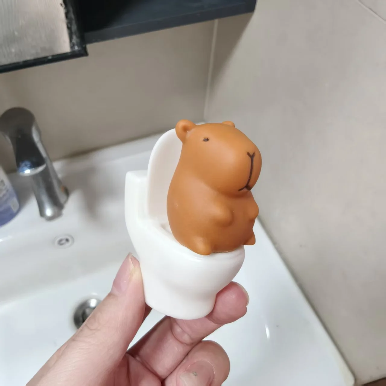 A Cute and Creative Kapipala Desktop Ornament, a Small Desktop Bathroom Decoration, for Home Decoration, Exquisite