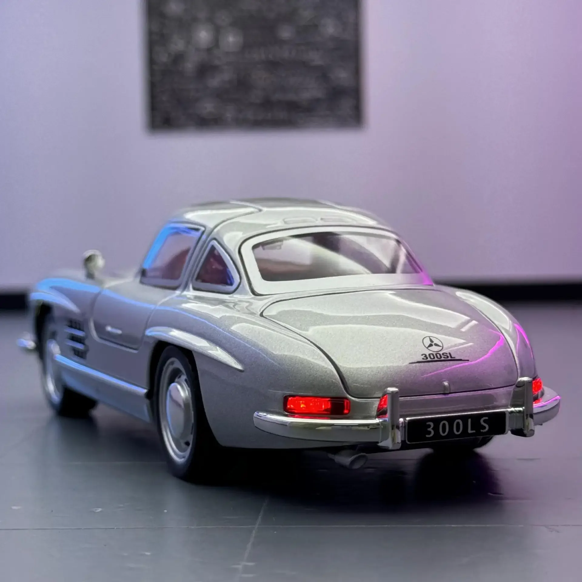 1:32 Mercedes-Benz 300SL Alloy Car Model Sound and Light Pull Back Toy Collectibles Birthday gift