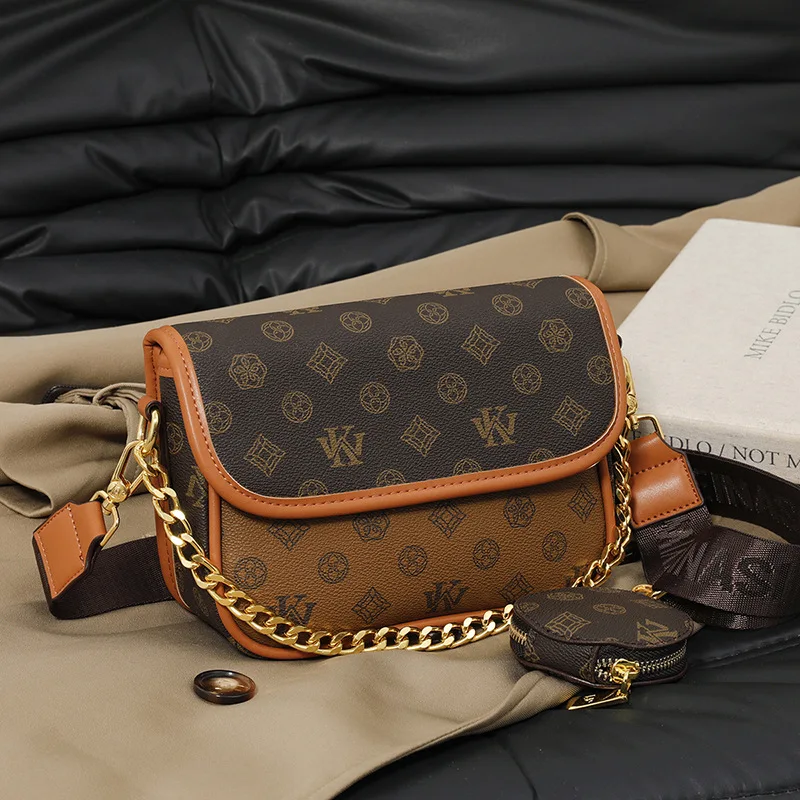 

Winter Popular High-end Wide Shoulder Strap Small Square Bag Women's 26 Classic Light Luxury Retro Printed Women's Shoulder Bag