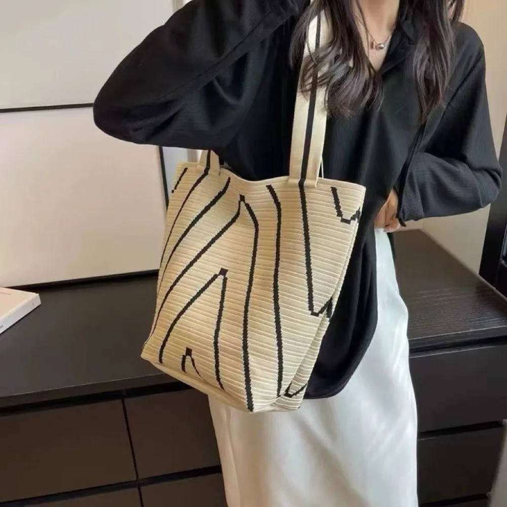 Large Capacity Triangle Wave Shoulder Bag Striped Pattern Korean Style Knitted Underarm Bag Handbag Commute Open Tote Bag Urban