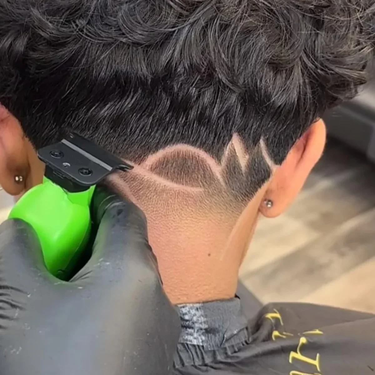 Nuovo Professionale BRDCLIP BRD106 BL1T Tagliacapelli Motore Alto 7500RPM 7800RPM Trimmer Elettrico DLC Lama LED Base di Ricarica Barbiere