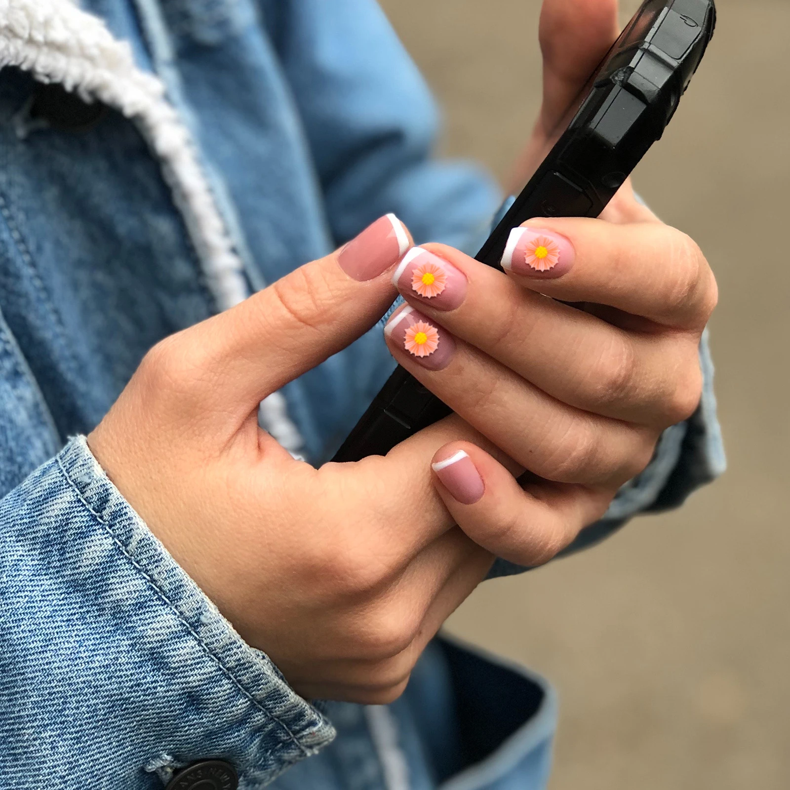 

2 Boxes Daisy Nail Charms 3D Resin Flower Nail Art Decals Mixed Colors DIY Nails Manicure Decoration Lightweight Gift Idea