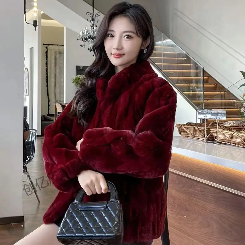 Рисунок 4 - Женская шуба из натурального меха кролика рекс