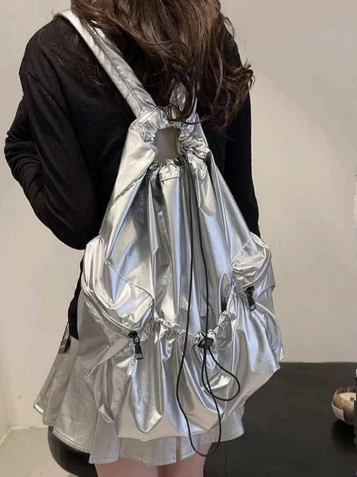 mochila-feminina-grande-capacidade-prata-estilo-casual-e-fashion-mochila-multifuncional-de-alta-qualidade