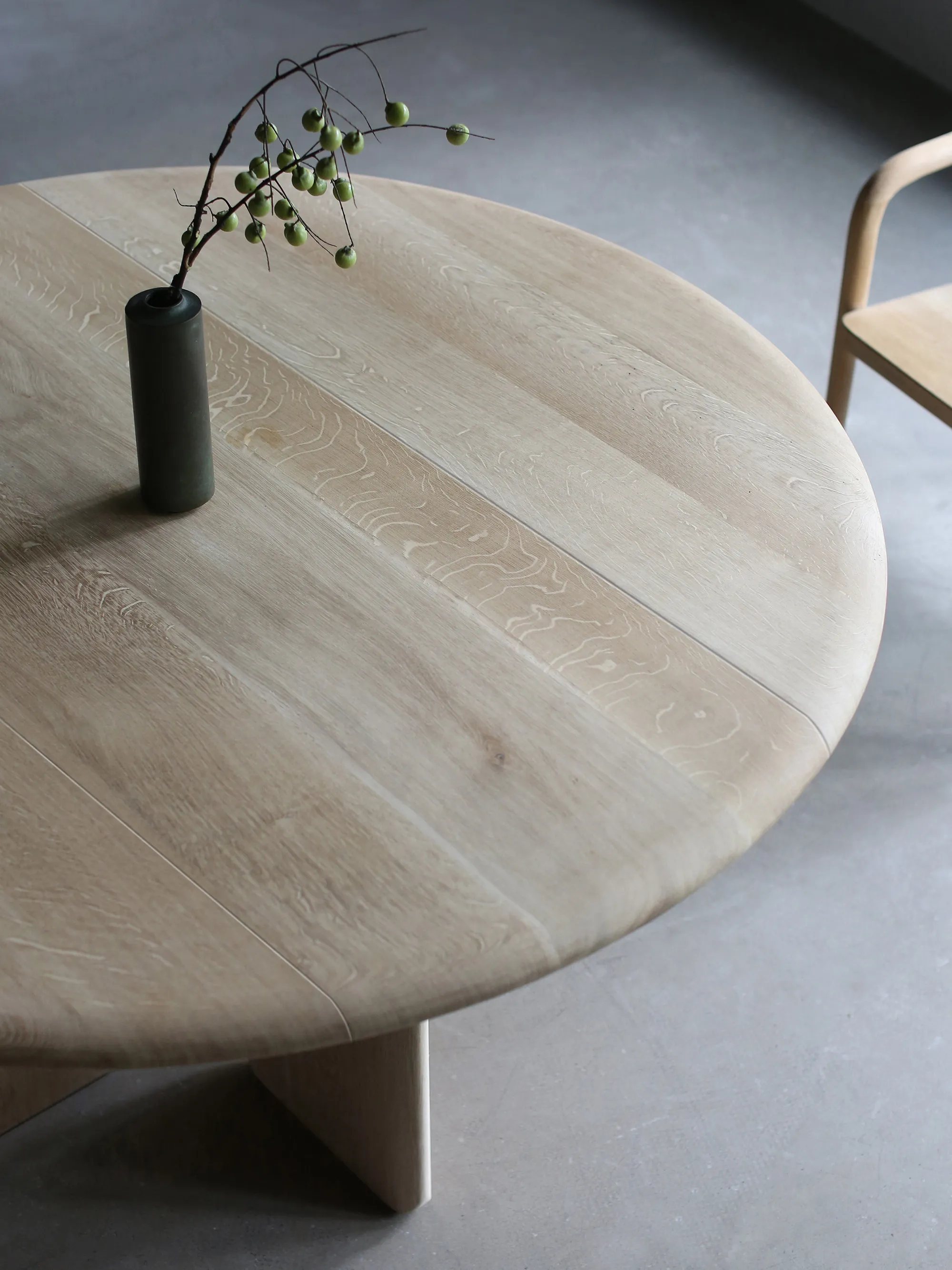 #Pure Room Wabi-Sabi Style Modern Simple Scandinavian French Oak Solid Wood Log Mortise and Tenon Round Table