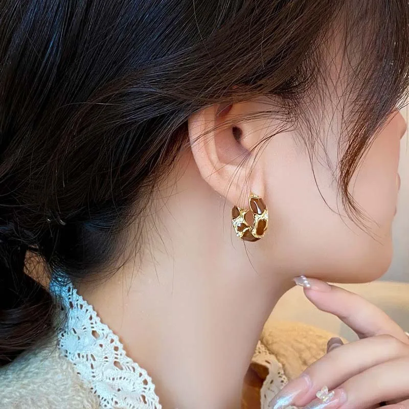 New Trendy Enamel Color Metal Texture Small Hoop Earrings for Women Fashion Creative Gold Color Statement Ear Buckle Jewelry