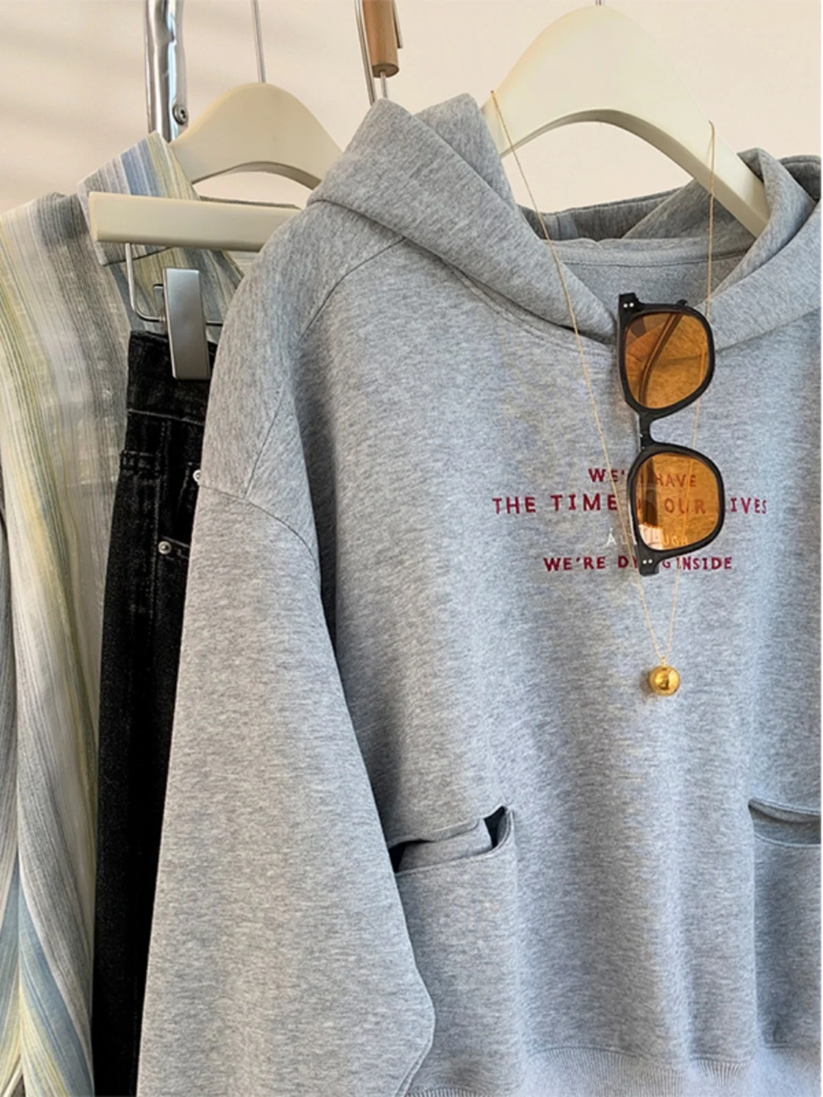 ay Kapuzenpullover Damen Herbst Winter Neues lockeres Schlankheitsoberteil Trendiger Hut irt Oberbekleidung Kleine Größe Faionable