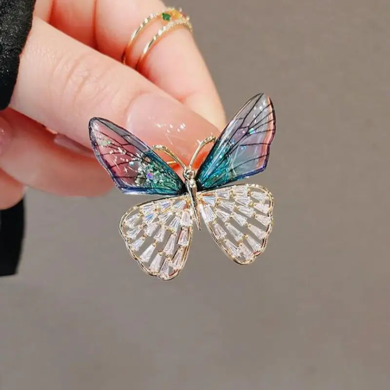 Vintage Transparent Acrylic Bee Butterfly Brooches For Women Exquisite Simulation Animal Brooch Pins Party Office Jewelry Gifts