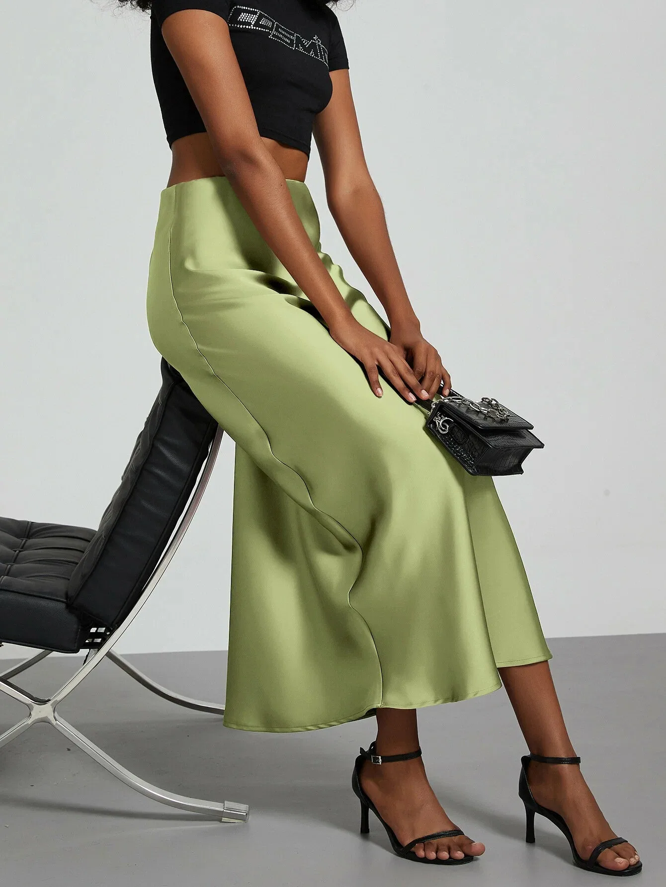 Saia Midi Casual Feminina Elegante de Cetim Verde Cintura Alta, Saia Sereia de Seda, Moda Verão, Cores Branco, Preto, Marrom, Branco Borgonha 2026