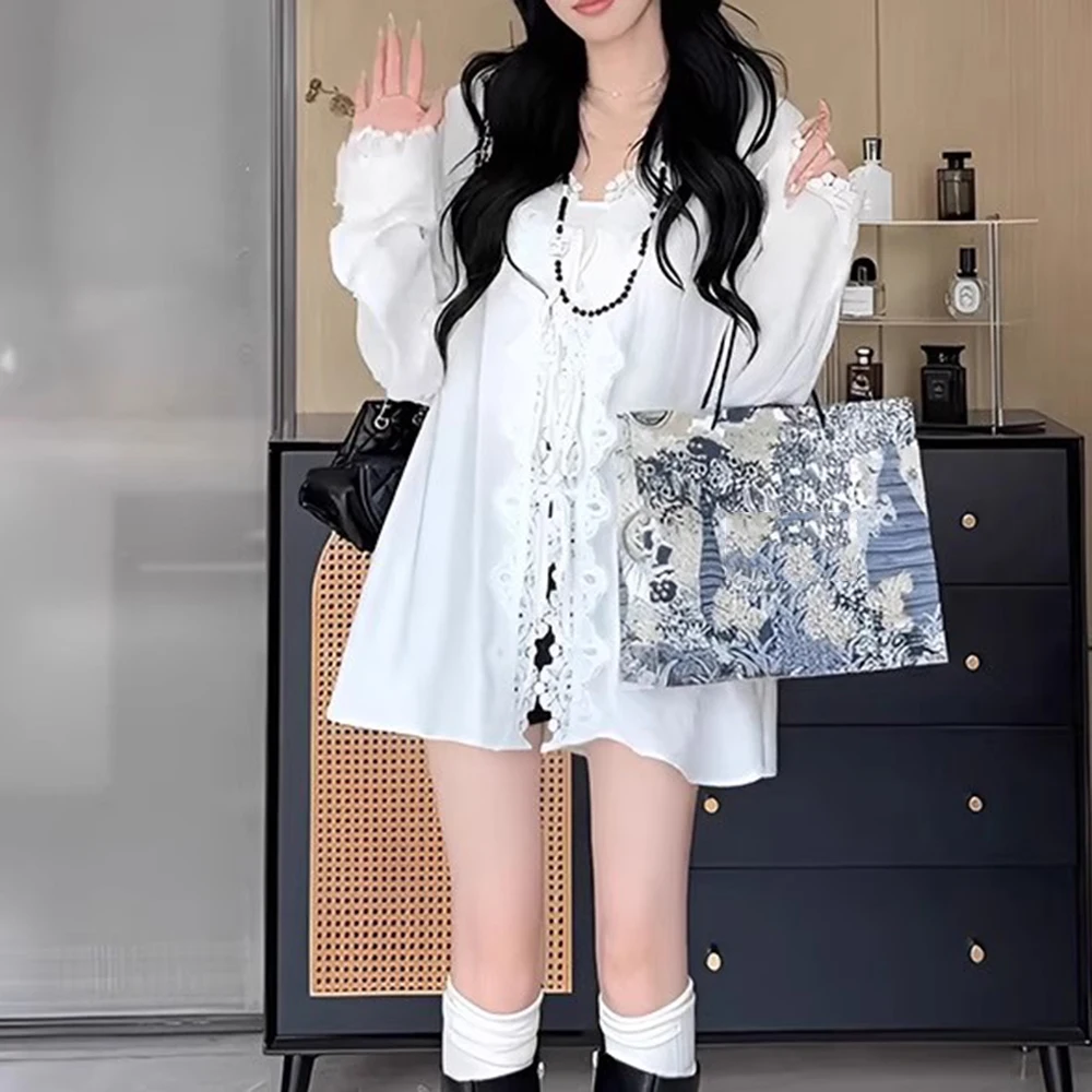 TWOTWINSTYLE Weiß Gespleißt Spitze Chic Hemd Weibliche V-ausschnitt Langarm Abnehmen Minimalistischen frauen Shirts Herbst Stil, Mode Neue