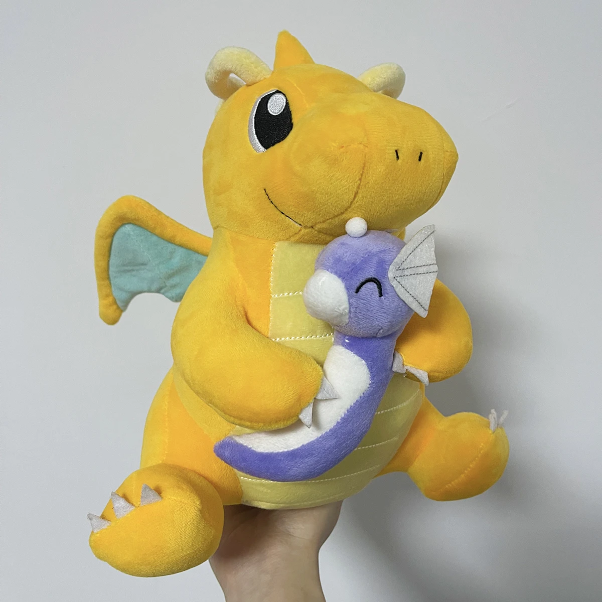 Nieuwe Pokemon Dratini Larvitar Evolution Dragonite Tyranitar knuffel Late bloeier Dragon Doll kerstcadeau