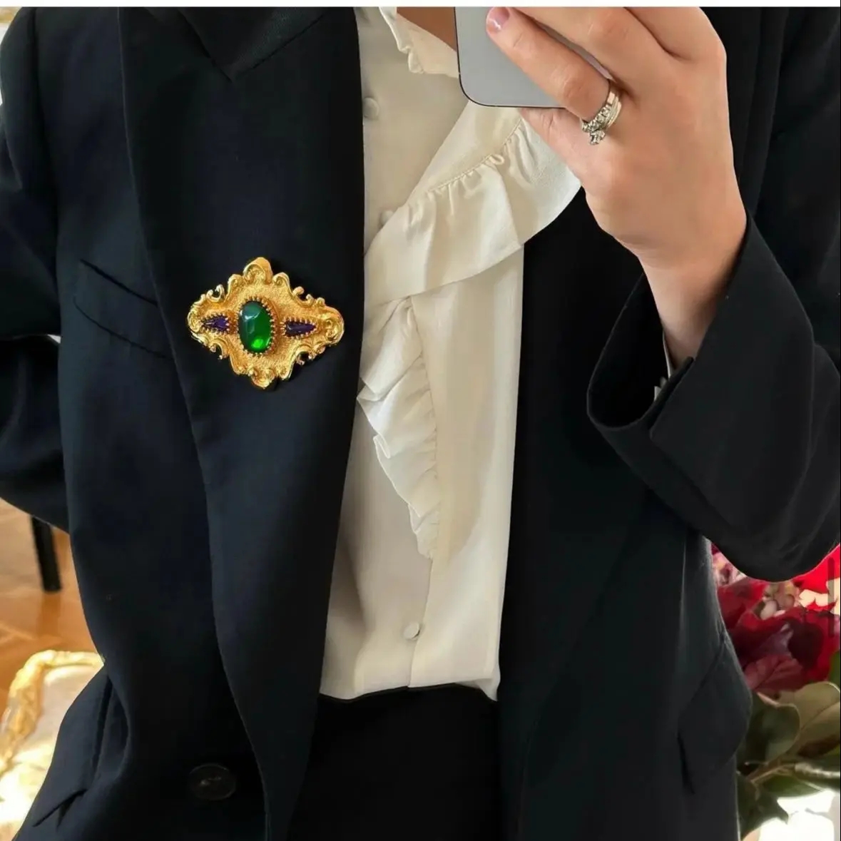 Europe Retro Green Glazed Gemstone Brass Plated Gold Brooch Women Luxury Vintage Jewelry Accessories Trend