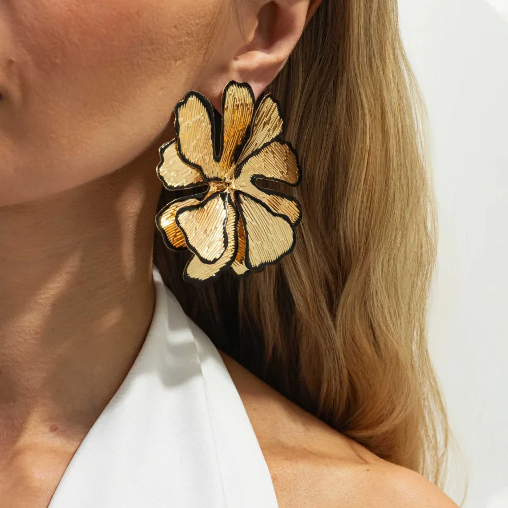 Trendy Exaggerated Black Outlined Petals Gold Color Fold Stereo Large Flower Stud Earrings for Women Party Evening Gown Jewelry - view 3