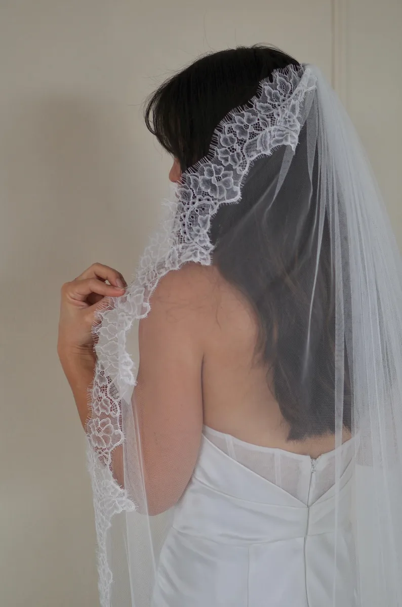 

Wedding Accessories Lace Trimmed English Net Bridal Veil Soft Romantic Wedding Veil Handmade Customization Length