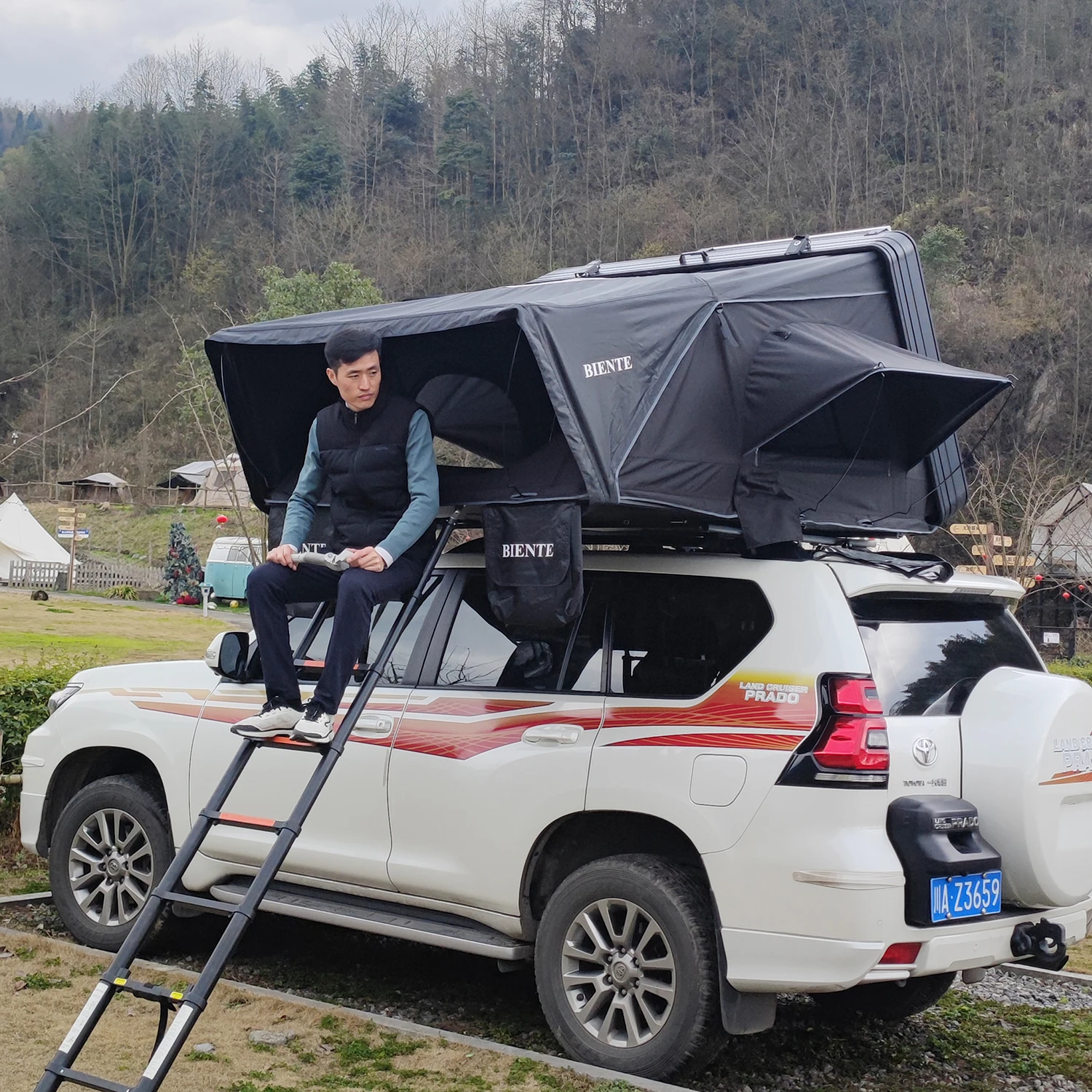 

3-4 Person Side Open Clamshell Aluminum Hard Shell Roof Top Tent Camping 4 Person Rooftop Tent for Jeep Gladiator