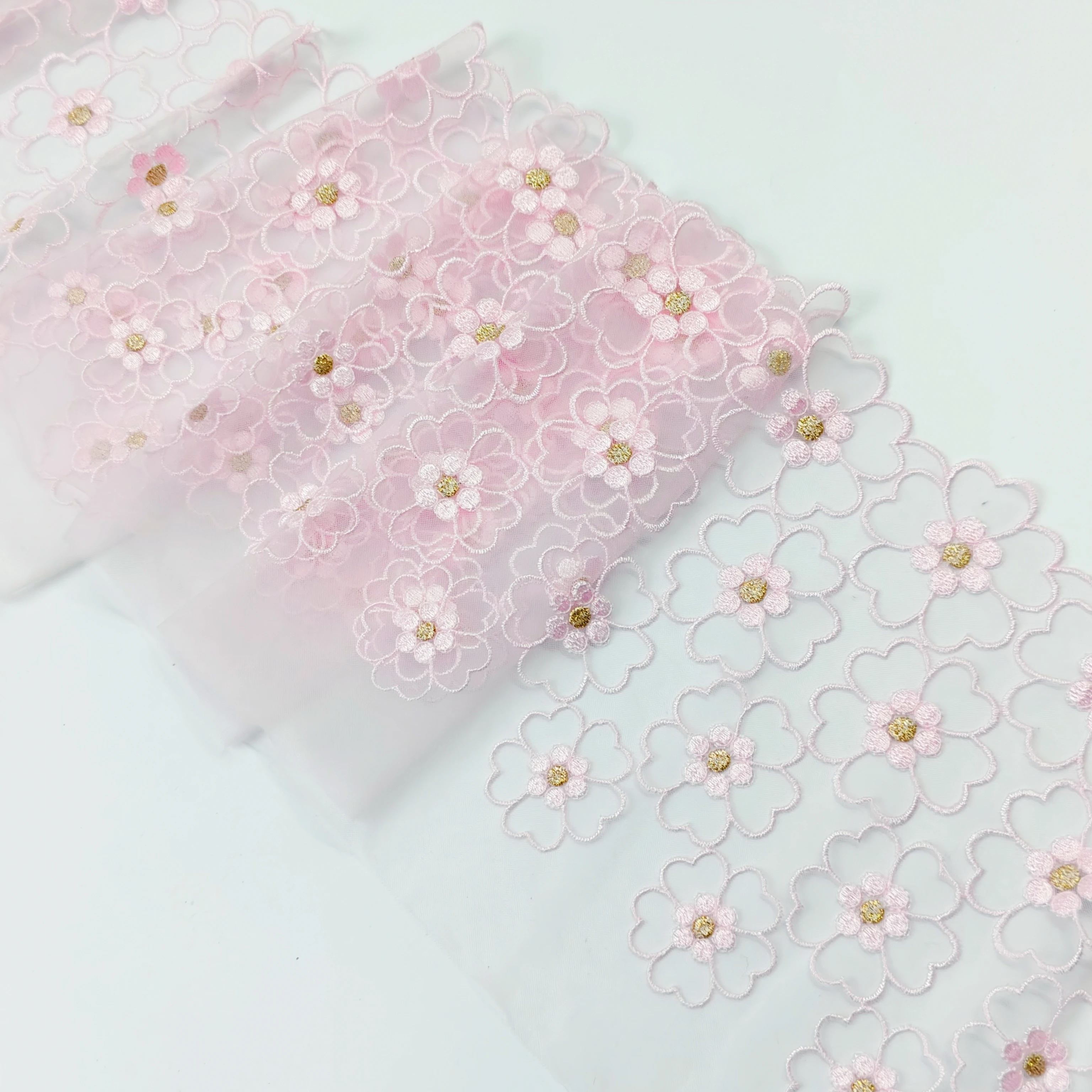 girasole-rosa-con-ricamo-in-filo-dorato-brillante-accessori-fai-da-te-fatti-a-mano