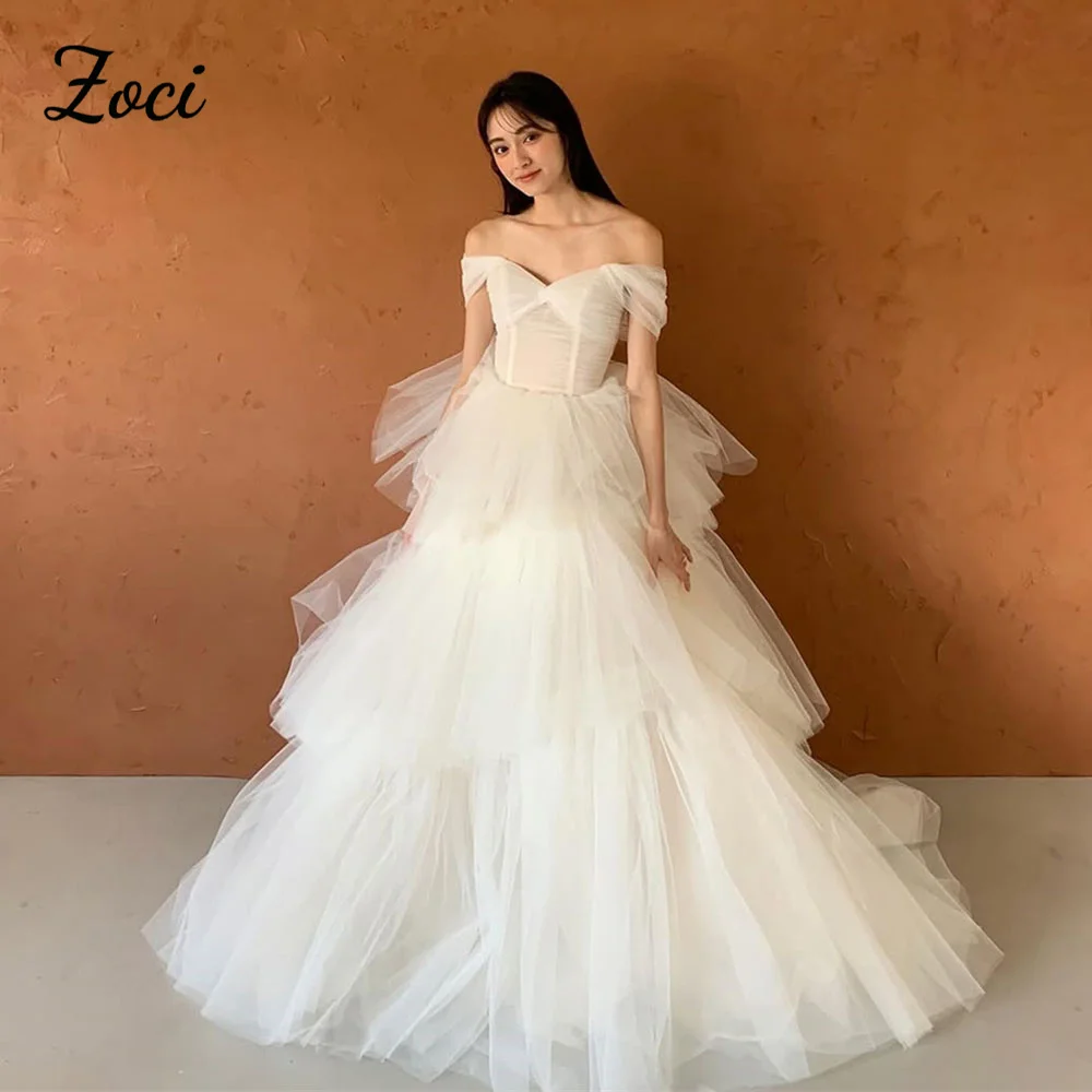 

Zoci Fairy Тюль Милая Корея Свадебные платья с открытыми плечами Многоуровневые складки Невеста Свадебная фотография Платье Puff Индивидуальные