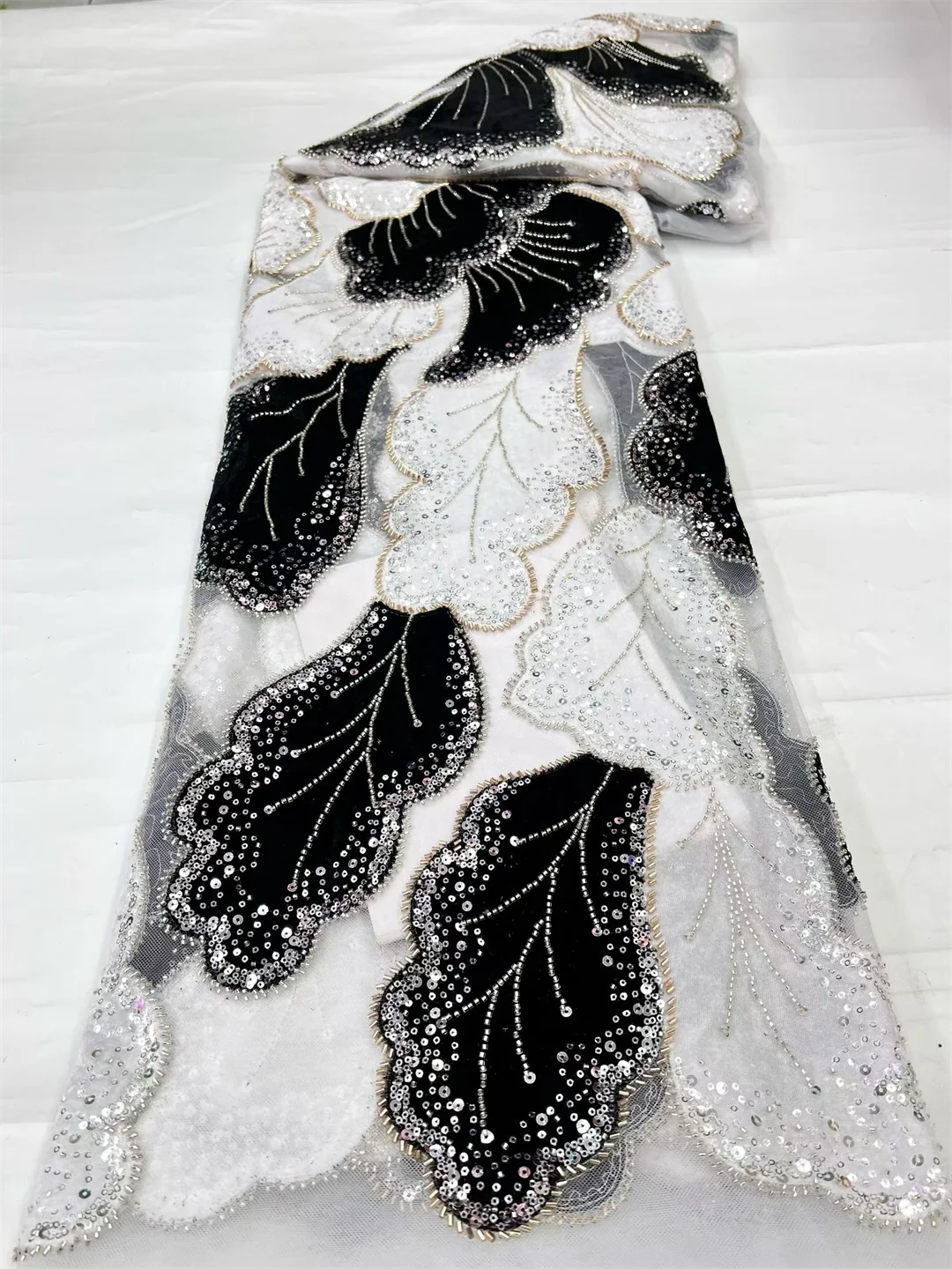 Tessuto di Lusso in Velluto Ne - Velvet Fabric Embroidery recensione e prezzo