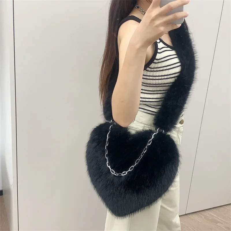 Punk Faux Fur Tote bags Girls Oversized Shoulder Bag Furry Messenger Handbags Large Capacity Mental Chain Love Heart Y2k Party