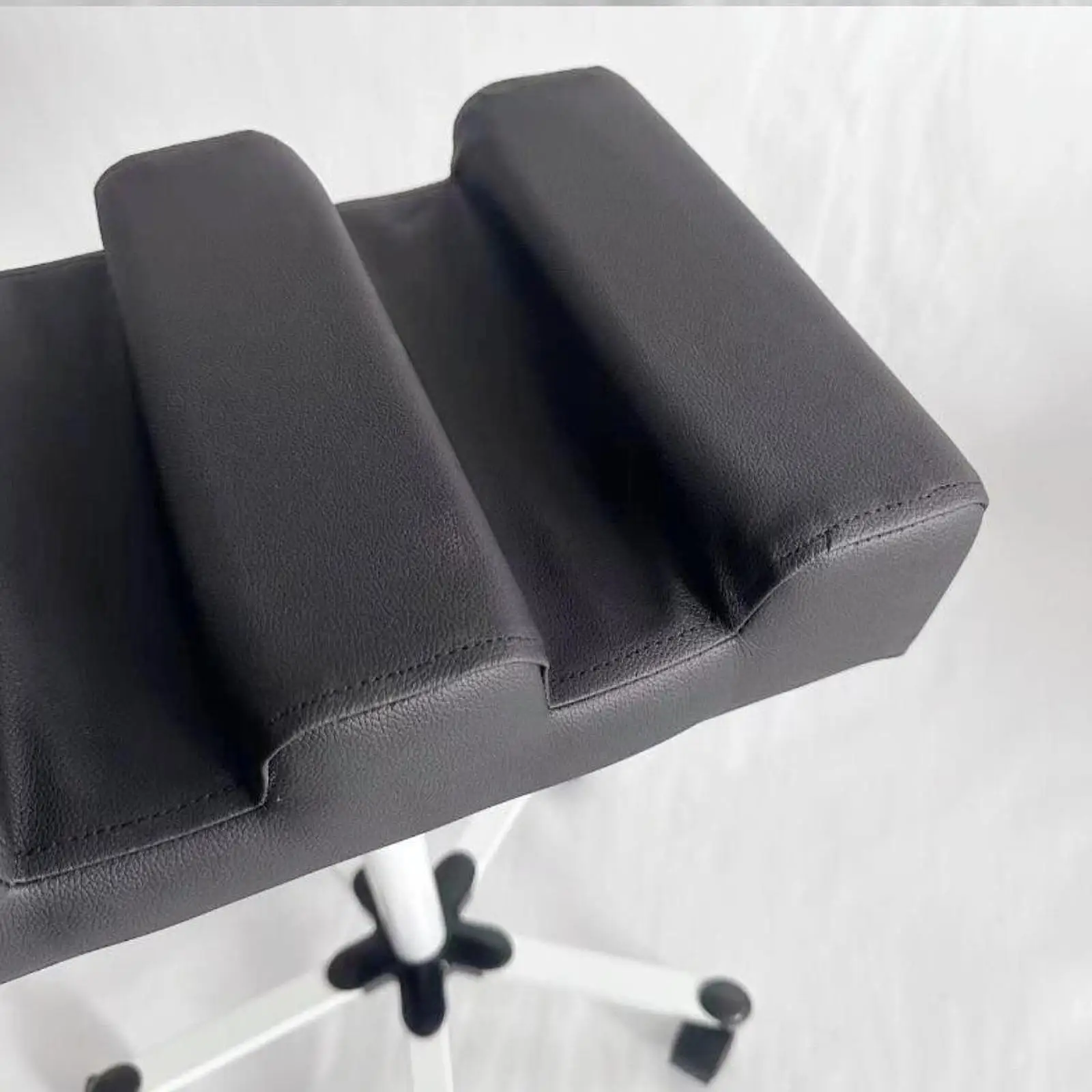 

Регулируемая металлическая подставка для ног из искусственной кожи для дома, салонов красоты и педикюра