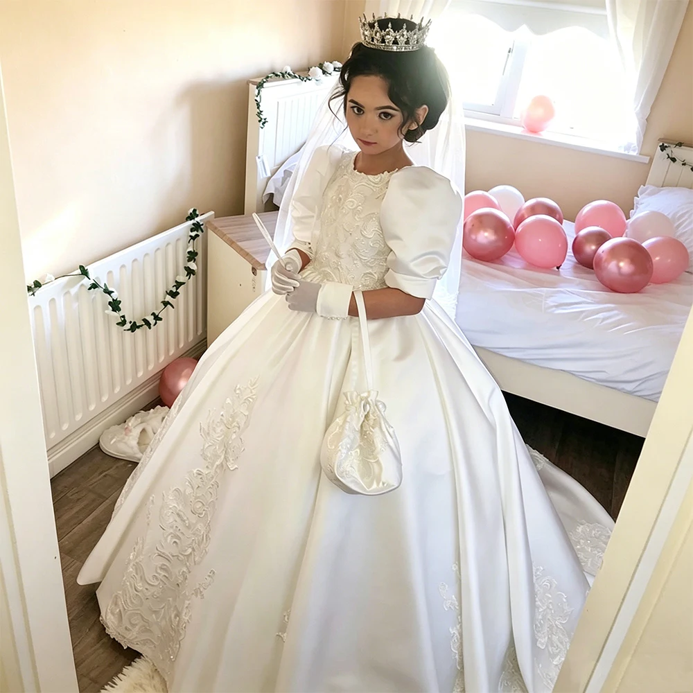 Maßgeschneidertes Luxus-Blumenmädchenkleid für Hochzeit Ballkleid mit Applikationen Prinzessinnen-Geburtstagskleid O-Ausschnitt Weißes Satin-Festkleid