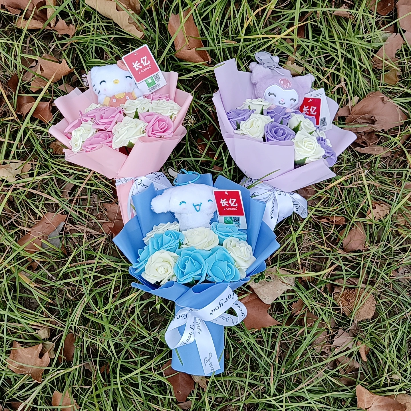 Echte Hellokitty-, Kuromi- und Cinnamoroll-Plüschpuppen mit künstlichen Blumensträußen – Weihnachts-, Valentinstags-, Abschluss- und Geburtstagsgeschenke.