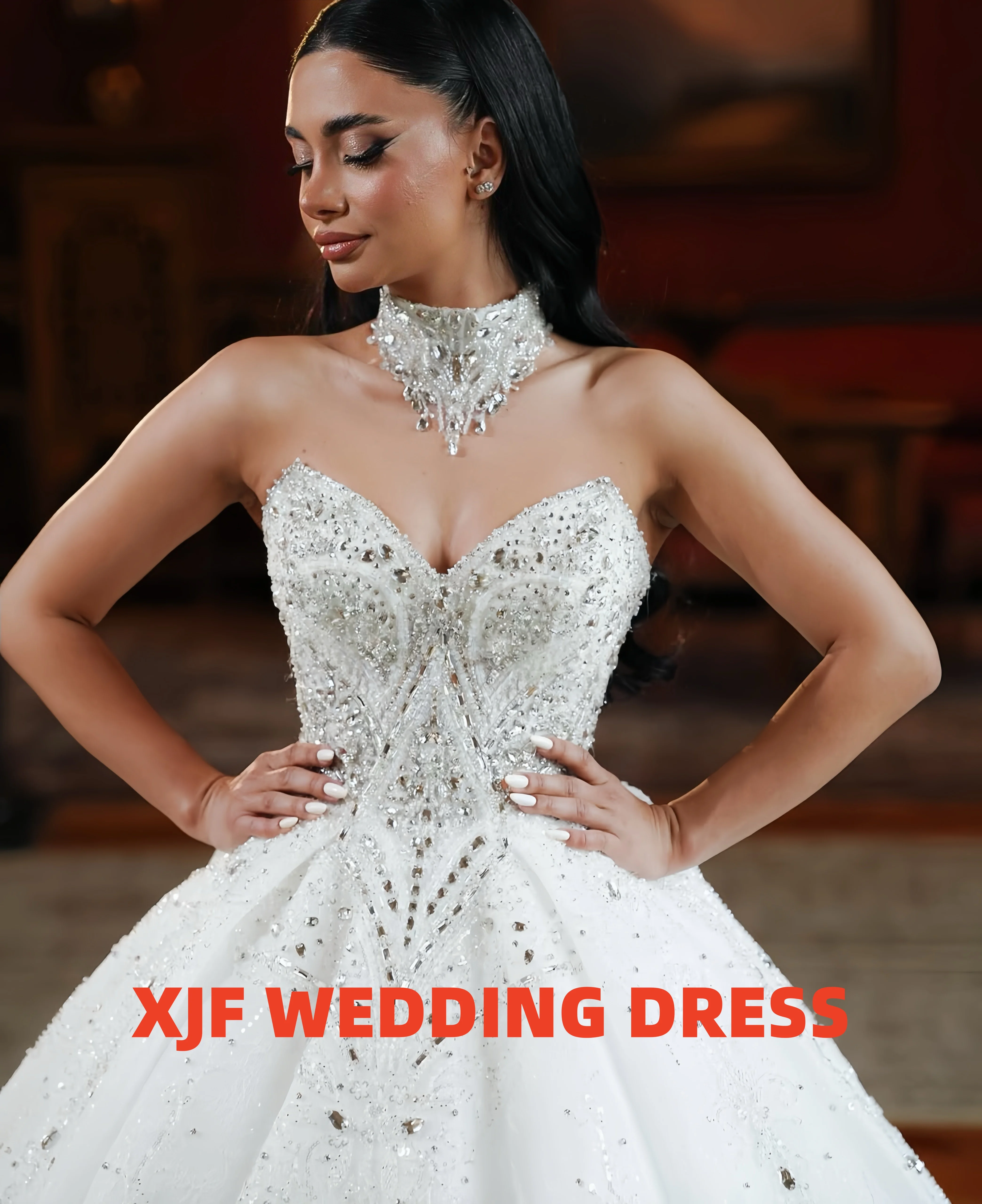 فستان سهرة فاخر بياقة حلوة بدون أكمام مطرز بالخرز من أماندا نوفيا فساتين سهرة فاخرة للنساء