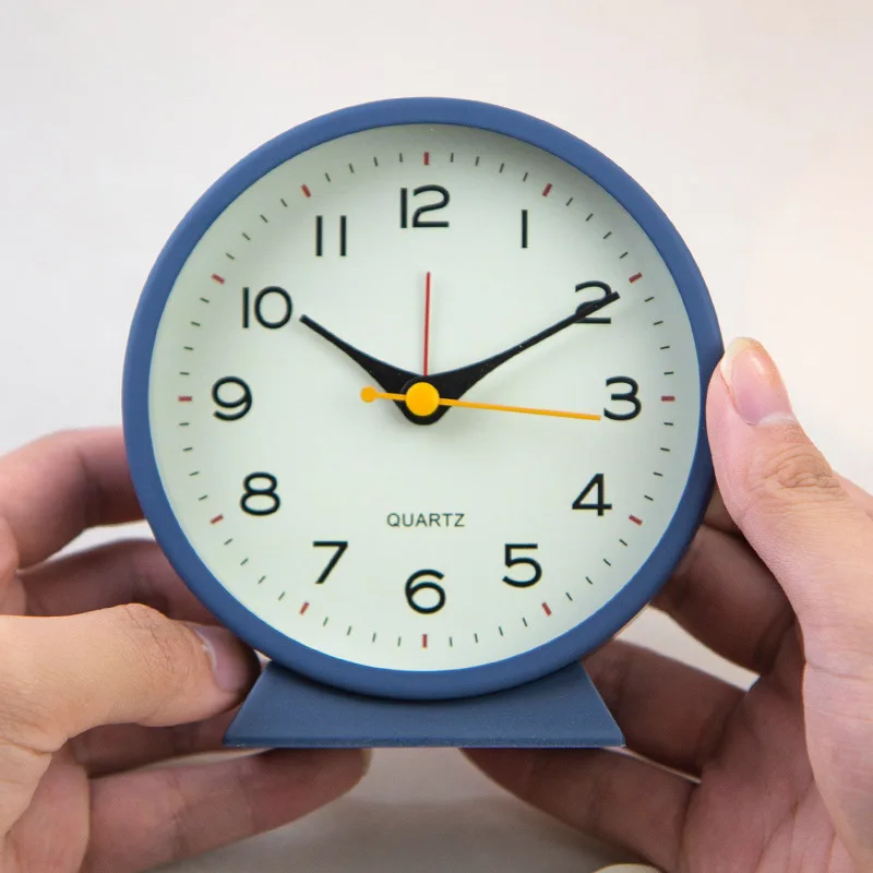 ساعة منبه مكتبية مضيئة بسيطة مع ضوء ليلي - ساعة كوارتز صامتة هدية للأطفال والكبار