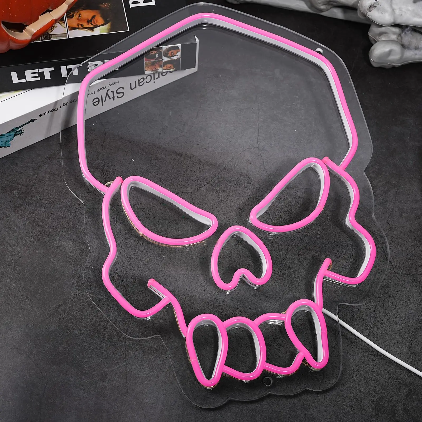 Luce al neon rosa con teschio da ragazza - LED USB dimmerabile |   Simpatica decorazione spaventosa di Halloween per la cameretta delle ragazze |   Luci notturne moderne da parete con teschio