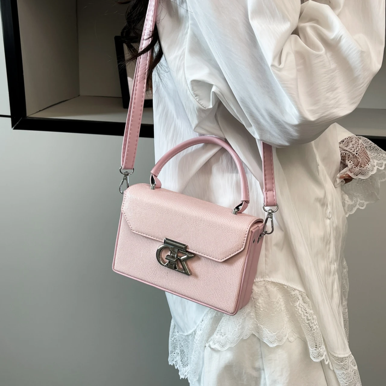 

Luxury Classic Designer Handbag For Women Elegant Leather Crossbody Bag Vintage Style Shoulder Tote