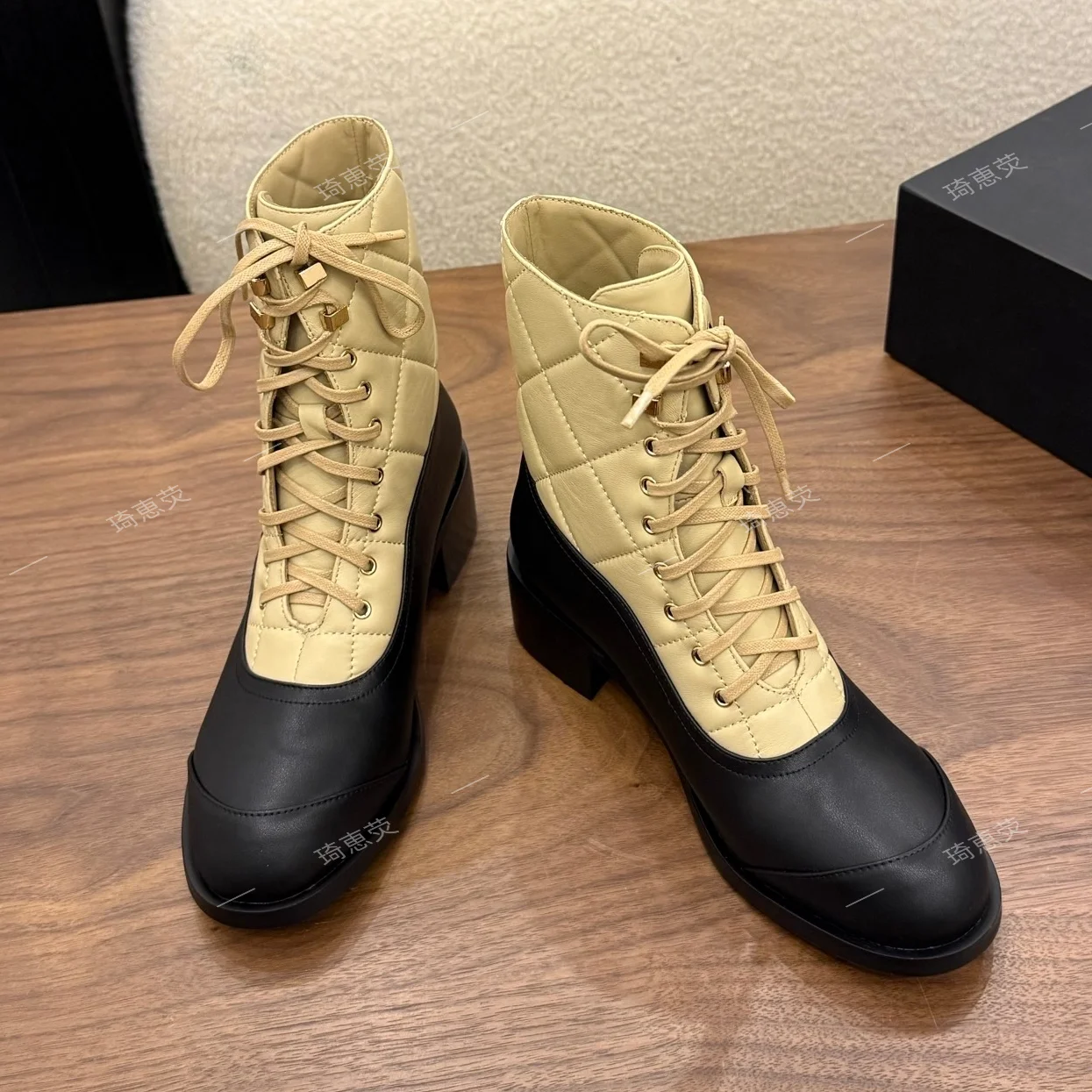 2026 New-Style Colorblock Quilted Thick-Soled Fashion Boots Autumn Genuine Leather Lace-Up Chunky Heel Round-Toe Rider Boots