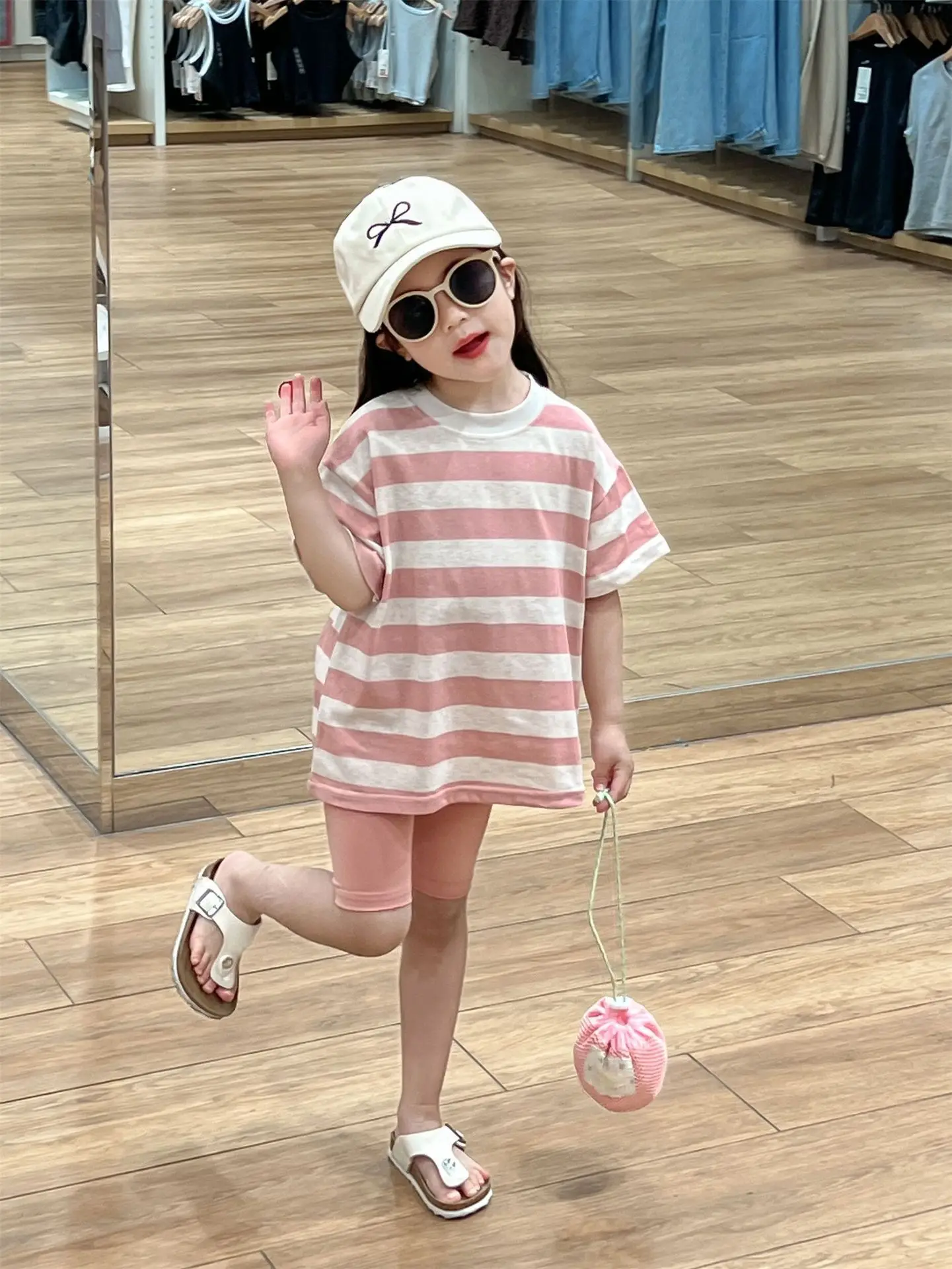 

T-shirt Summer Korean Childrens Clothing New Girls Fashion Stripe Wide Motion Middle Pants 2024 Round Collar Simple