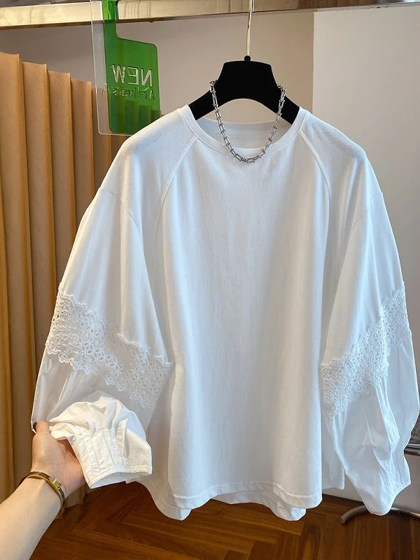 

Элегантная белая блузка с кружевными вставками на рукавах для женщин: премиальный вид, красивые цветочные аппликации, внутренняя одежда, повседневный стиль